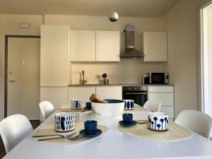 a kitchen with a table with blue and white dishes on it at Sol Lakeview in Sale Marasino
