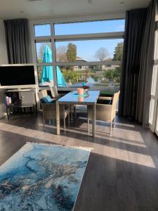 a living room with a table and a large window at Luxus Chalet „WASSERBLICK“ in Lathum
