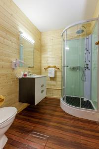 Hotel Plein Soleil tesisinde bir banyo