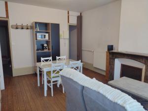Η κουζίνα ή μικρή κουζίνα στο Appartement 1er etage proche des Termes
