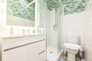 a bathroom with a toilet and a glass shower at MyHouseSpain - Estrena apartamento en el centro de Madrid - Atocha in Madrid