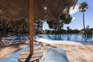 Basen w obiekcie Stylish Penthouse Duplex at Matchroom Country Club lub w pobliżu