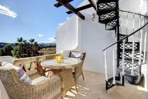 Balkon lub taras w obiekcie Stylish Penthouse Duplex at Matchroom Country Club