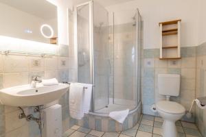 Vannituba majutusasutuses Ferienhaussiedlung Strandperlen Buchenhof 2a (Typ VIII) +18 fotot