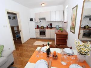 Kuchyň nebo kuchyňský kout v ubytování Apartments Frane
