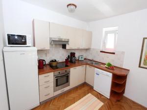Kuchyň nebo kuchyňský kout v ubytování Apartments Frane