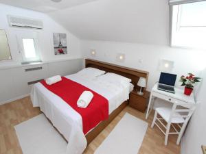 Postel nebo postele na pokoji v ubytování Apartments Frane