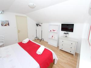 Postel nebo postele na pokoji v ubytování Apartments Frane