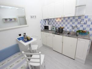 Kuchyň nebo kuchyňský kout v ubytování Apartments Frane