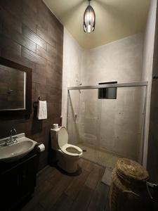 Ένα μπάνιο στο Cabaña No.8 Puerta del Bosque Mazamitla.