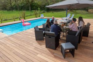 Goście zatrzymujący się w obiekcie Maison de vacances avec piscine