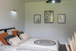 Łóżko lub łóżka w pokoju w obiekcie Maison de vacances avec piscine
