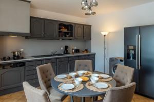 Kuchnia lub aneks kuchenny w obiekcie Maison de vacances avec piscine