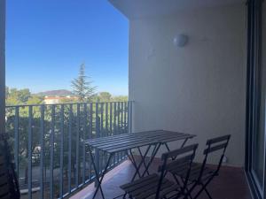 Balkon lub taras w obiekcie Appartement rénové avec clim, parking et terrasse à 500m du port - FR-1-225C-113
