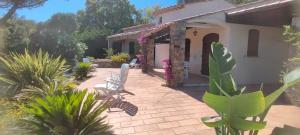 Ogród w obiekcie Villa La Louvière La Croix Valmer Golfe de Saint Tropez