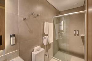 Fast Sleep Suites by Slaviero Hoteis - Hotel dentro do Aeroporto de Guarulhos - Terminal 2 - desembarque oeste的一间浴室