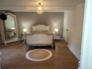 a bedroom with a bed and a mirror on the wall at Petite maison dans les bois 