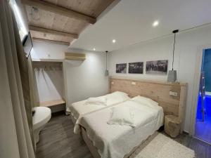 Ένα ή περισσότερα κρεβάτια σε δωμάτιο στο Patras Apartments
