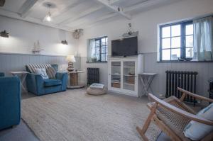 TV/trung tâm giải trí tại The Old Spa - 2 Bedroom Cottage - Pleasant Valley