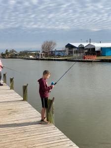 Výhled na řeku, která protéká v blízkosti penzionu – hostince
