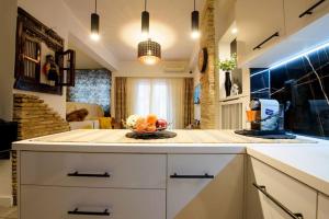 a kitchen with a bowl of fruit on a counter at Avant-Garde Studio in Athens