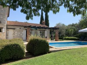 Πισίνα στο ή κοντά στο Villa Melissa - Istrisches Steinhaus mit Pool in guter Lage