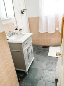 a bathroom with a sink and a toilet and a shower at The Brookside Lodge & Cottage in Dover