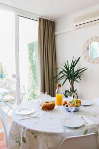 a table with a white table cloth with fruit on it at Amélia - Always Algarve in Armação de Pêra