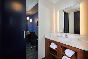 Residence Inn By Marriott Berkeley的一间浴室