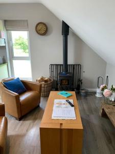 Posezení v ubytování Lily’s Loft Bushmills