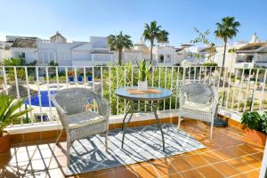 Balkón alebo terasa v ubytovaní Vera Playa La Medina + 37 fotografií