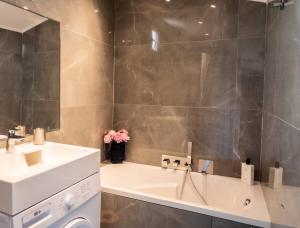 Fotografia z galérie ubytovania Cannes Croisette Gorgeous 1 Bedroom Apt AC Parking v Cannes + 15 fotografií