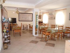 A restaurant or other place to eat at Atlas Pension