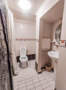 Koupelna v ubytování Hôtel LAKASBAH Ait Ben Haddou + 37 fotografií