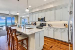 Køkken eller tekøkken på Beach Front 3 Bedroom B