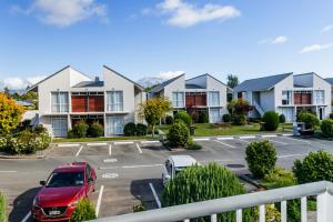 a row of houses in a parking lot at Sunny Apartment Methven in Methven