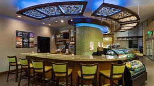 椰子点凯悦嘉轩酒店餐厅或其他用餐的地方