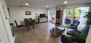 โทรทัศน์และ/หรือระบบความบันเทิงของ Ferienwohnung Weizblick
