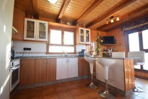 A kitchen or kitchenette at La Casita de Chocolate