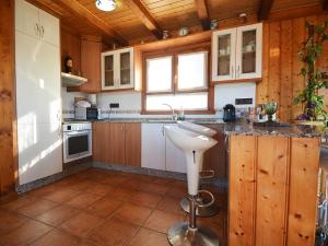 A kitchen or kitchenette at La Casita de Chocolate