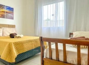 a bedroom with two beds and a window at Casa c WiFi e vista para o mar-Barra de São João RJ in Casimiro de Abreu