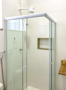 a shower with a glass door in a bathroom at Casa c WiFi e vista para o mar-Barra de São João RJ in Casimiro de Abreu