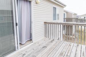 A balcony or terrace at King Bed, TV's in Every Bedroom, Bring Your Pets! KMS1309