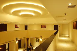 a hallway with a ceiling with a spiral staircase at Karapuram Village Resort & Spa in Mararikulam