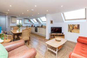 a living room with a couch and a table at Barn Cottage -Westerlands in Graffham