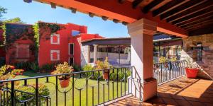 Real de Minas San Miguel de Allende的阳台或露台