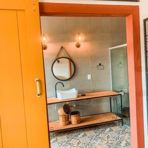 a bathroom with a sink and a mirror at Pousada Canto Verde in Serra do Cipo