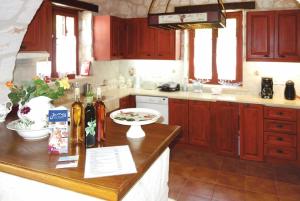 Ira Agios Leon Zakynthosにあるキッチンまたは簡易キッチン