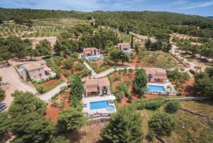 an aerial view of a house with a yard at Ira Agios Leon Zakynthos in Agios Leon