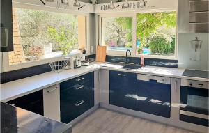 Η κουζίνα ή μικρή κουζίνα στο Lovely Home In Generarguese